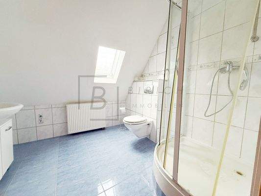 Badezimmer mit Dusche