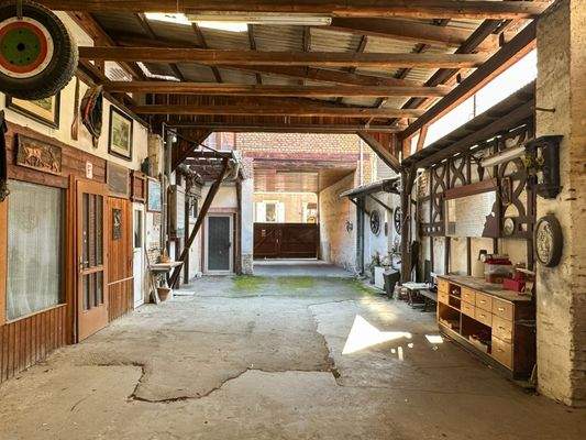 Innenhof zur Straße