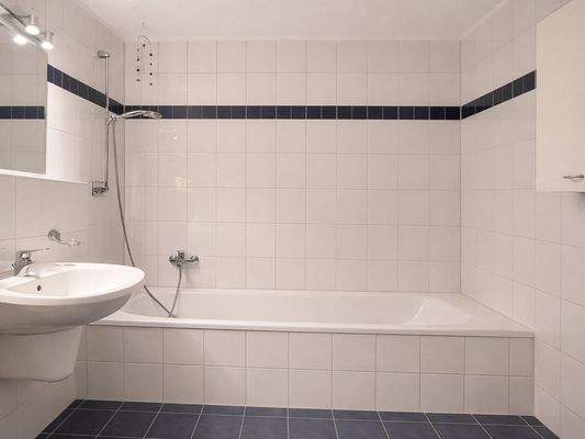 Badezimmer mit Badewanne