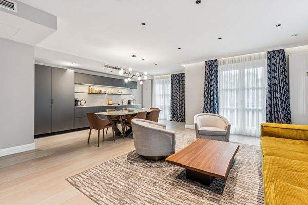 Wohnzimmer mit Luxuseinbauküche