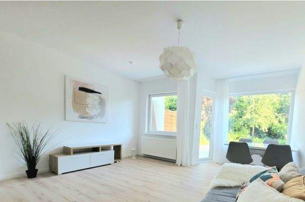 Lichtdurchflutetes Wohnzimmer 