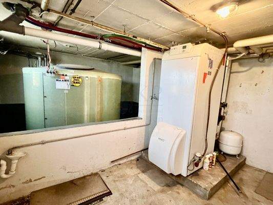 HEIZUNGS- UND ÖLTANKRAUM