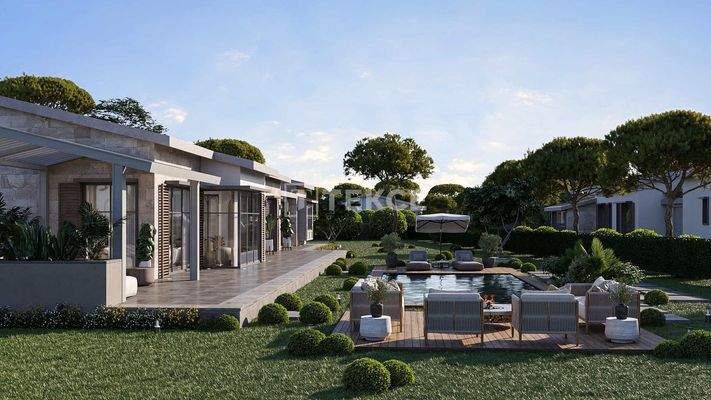 Detached Single-Floor Villas with Pool in İzmir