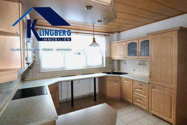 Küche mit Einbauküche