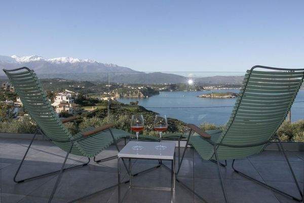 Kreta, Plaka: 2 Luxusvillen mit Tennisplatz, Olivenhain und atemberaubendem Meerblick zu verkaufen