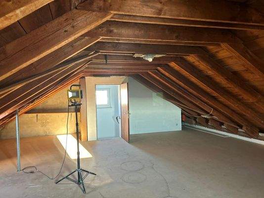 16 Dachboden evtl. ausbaufähig.jpg