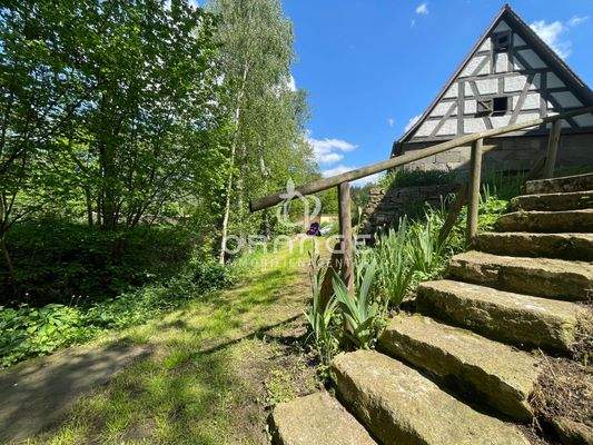 ...den Sie über wenige Stufen erreichen