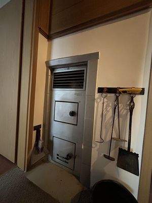 Kachelofen - Einsatz im Flur