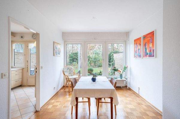 Essbereich mit Gartenblick