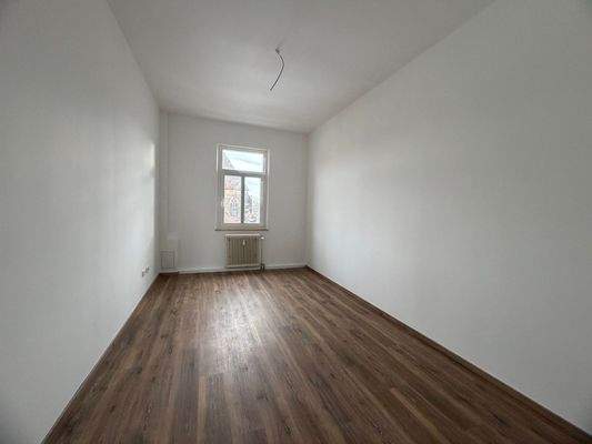 Leeres Zimmer mit Holzboden