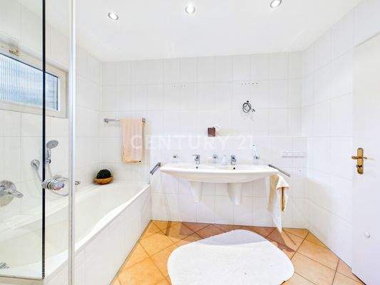 Blick in das 2007 sanierte Badezimmer