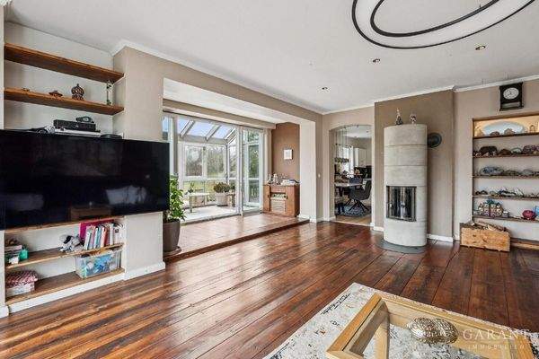 Wohnzimmer im E.G. mit Wintergarten