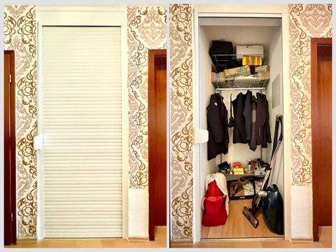 Einbauschrank 1 x geöffnet, 1 x geschlossen