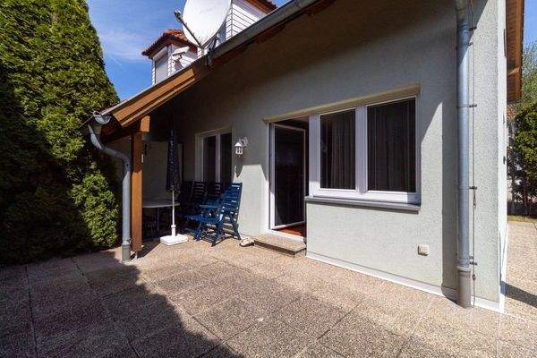 Terrasse, mit Blick zum Eingang in den Wohnbereich