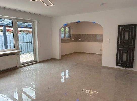 Blick vom Wohnzimmer in die Küche