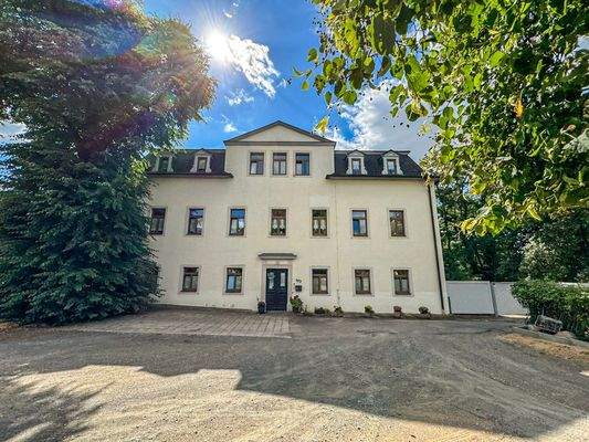 Frontansicht des Herrenhauses