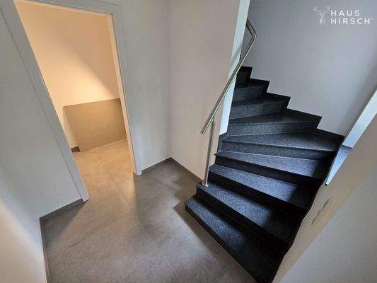 Eigener Eingang mit Garderobe