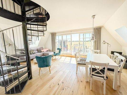 Und Wendeltreppe ins Dachgeschoss