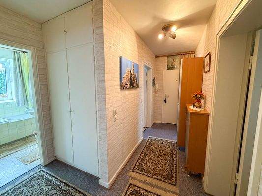 Flur mit Einbauschrank