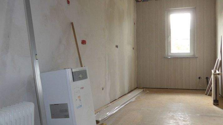 Küche samt demontierter Heizherme OG