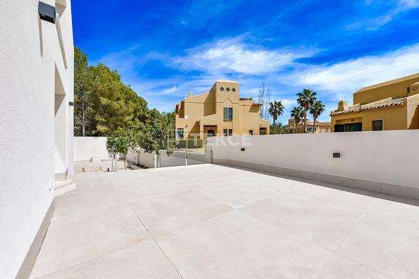 3-Bedroom Villa with Private Pool in Finestrat Alicante