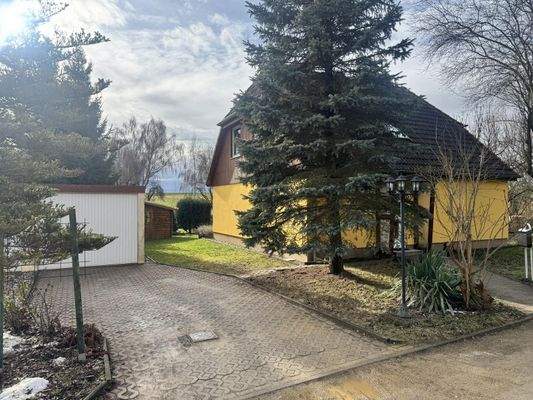 Hausansicht + Garage