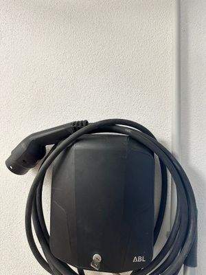 Elektro-Ladestation (Wallbox) in der Garage