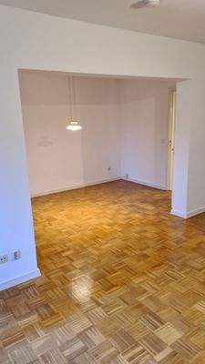 Zwei ineinander übergehende Räume