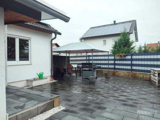 Terrasse beim Wintergarten