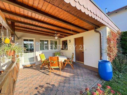 Überdachte Terrasse