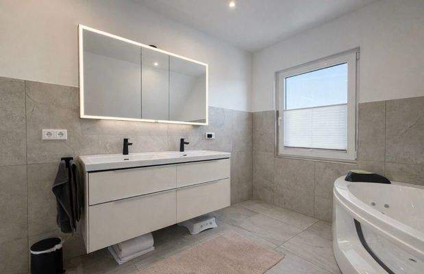 Großes Bad / Ansicht1