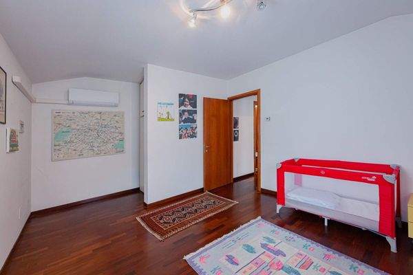 Eckhaus in Udine in der Via Grazzano