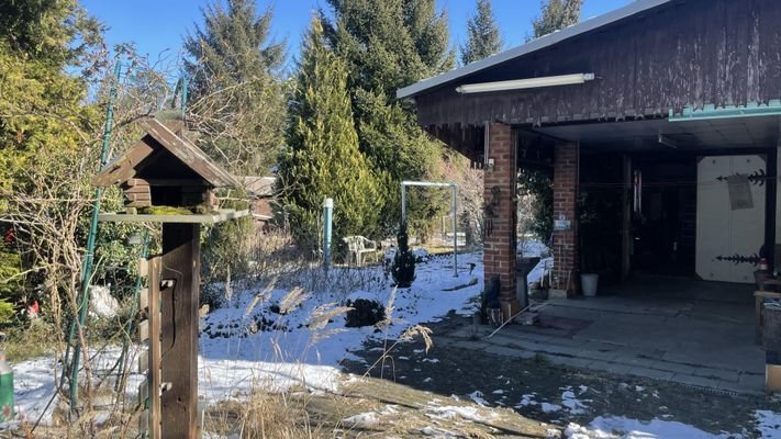 Garten mit Garage