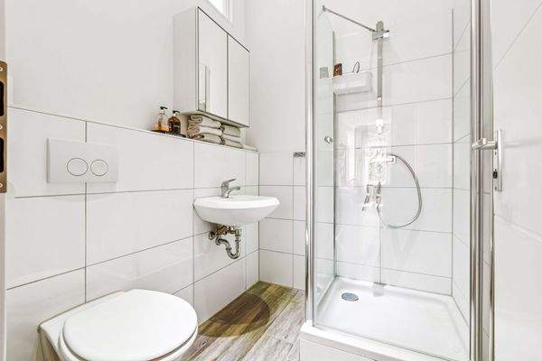 Gäste WC mit Dusche 