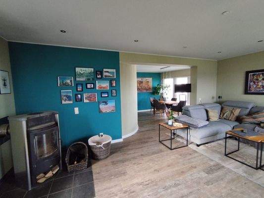 Wohn- Essbereich mit Kamin