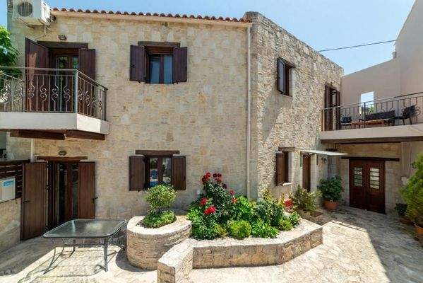 Kreta, Armeni bei Chania: Traditionelles Steinhaus mit privatem Pool zu verkaufen