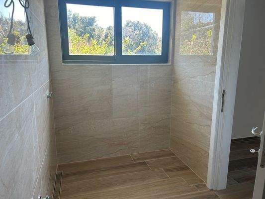 Bad am Schlafzimmer 1