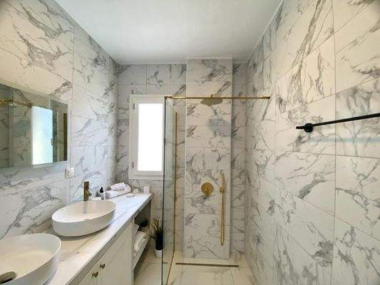 Wunderschön Renovierte Villa mit Meer- und Bergblick zum Verkauf in Xirosterni