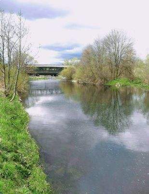 Donau mit Fußgängerbrücke