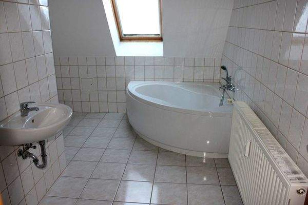 Bad mit Wanne und WC