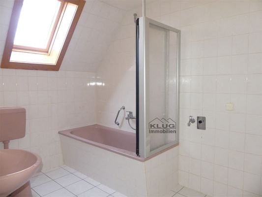 BIld Wannenbad WC im OG