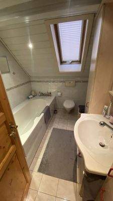 Bad im vorderen Haus