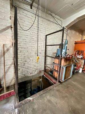 Lastenaufzug EG / KG