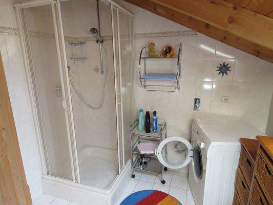 Bad mit Waschmaschinenanschluss im DG 