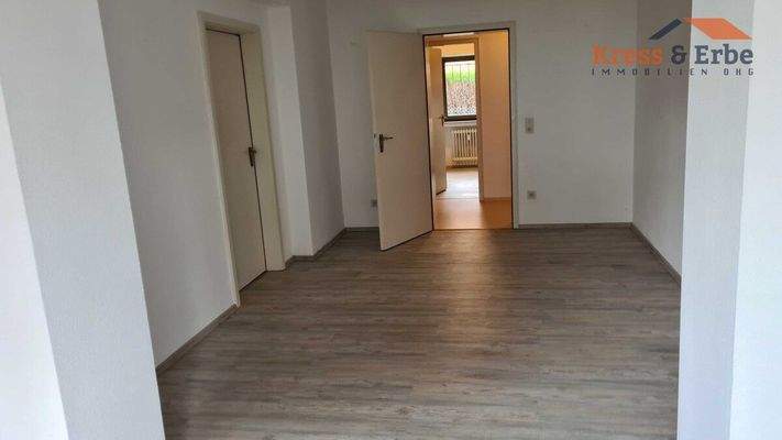 Wohndiele mit Blick in Küche