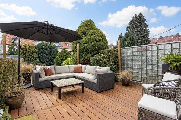 Terrasse mit KI einrerichtet