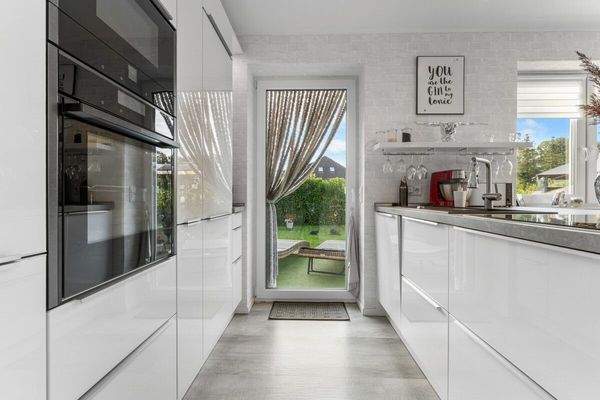 Offener Wohn- und Essbereich mit Küche