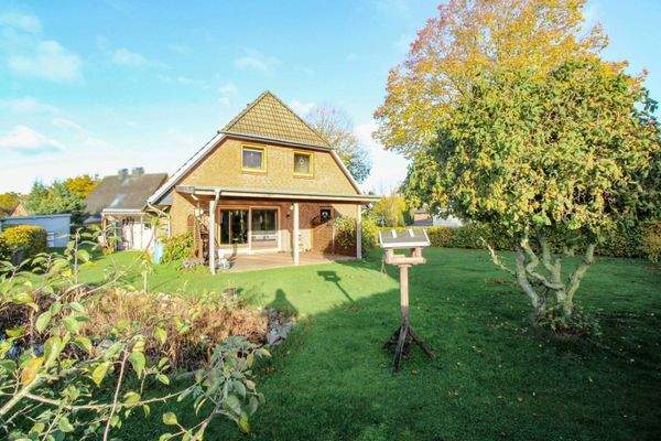 Garten mit überdachter Terrasse