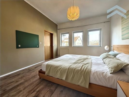 Schlafzimmer (möbliert)