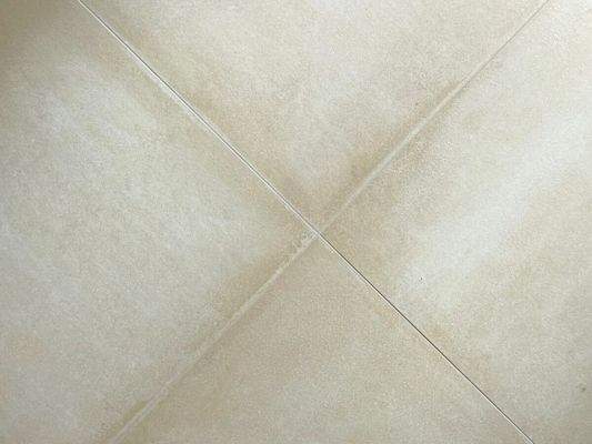 Sehr schöne Feinsteinzeug-Fliesen